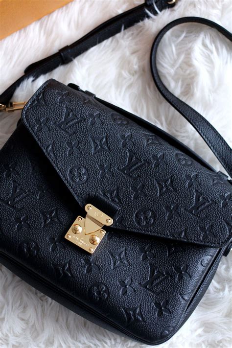 louis vuitton pochette metis noir|Louis Vuitton Pochette monogram.